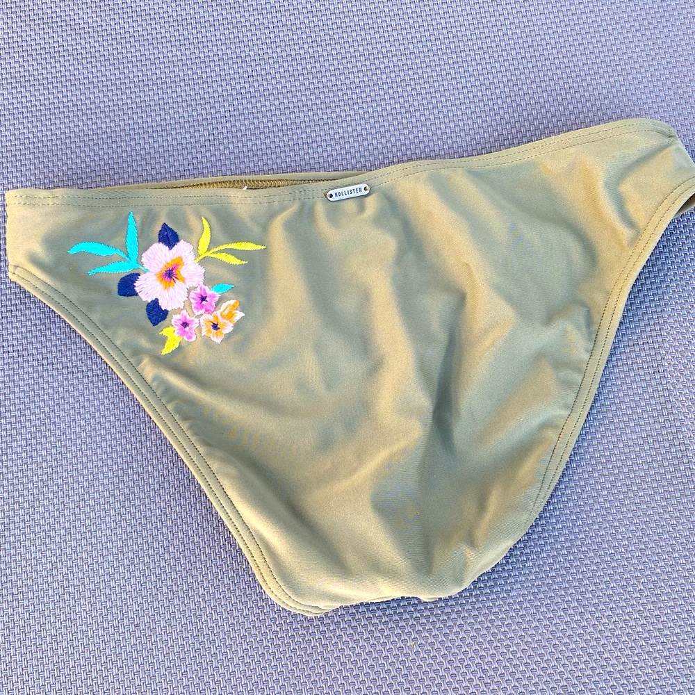 Hollister Bikini Bottoms Embroidered Bathing Suit Summer Bikini Suit (XS)